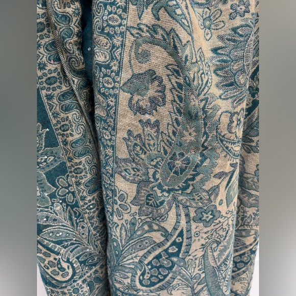 Reversible Scarf - Picture 5 of 5